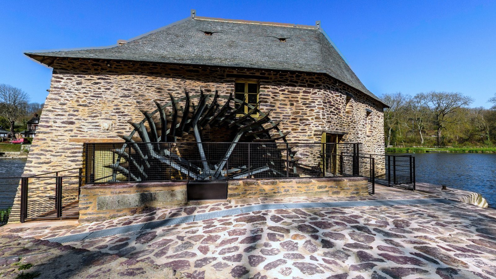 La roue à aubes du Moulin du Boël, scène à 360°