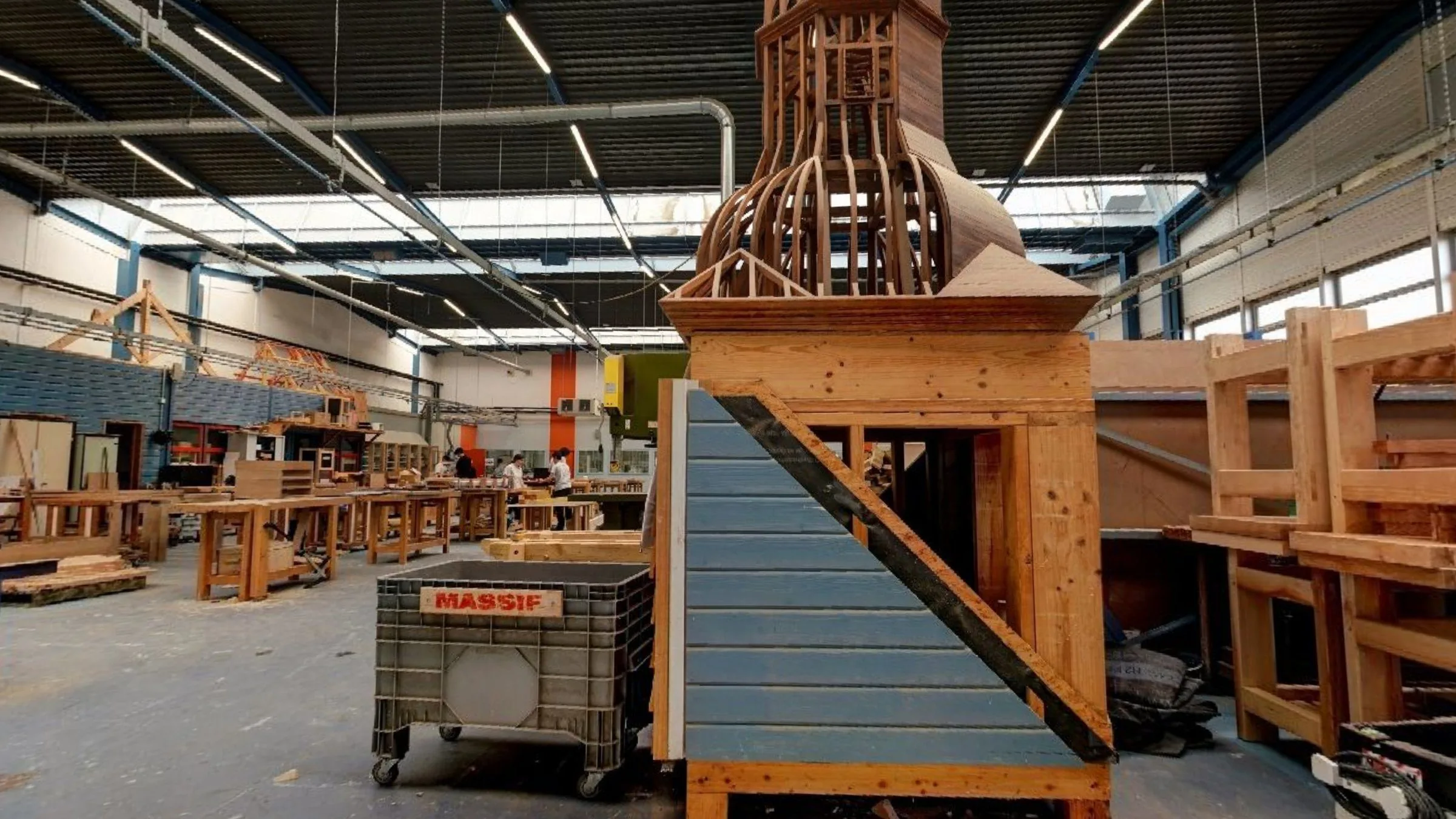 L'atelier de charpente du lycée de Pleyben et sa charpente en dôme