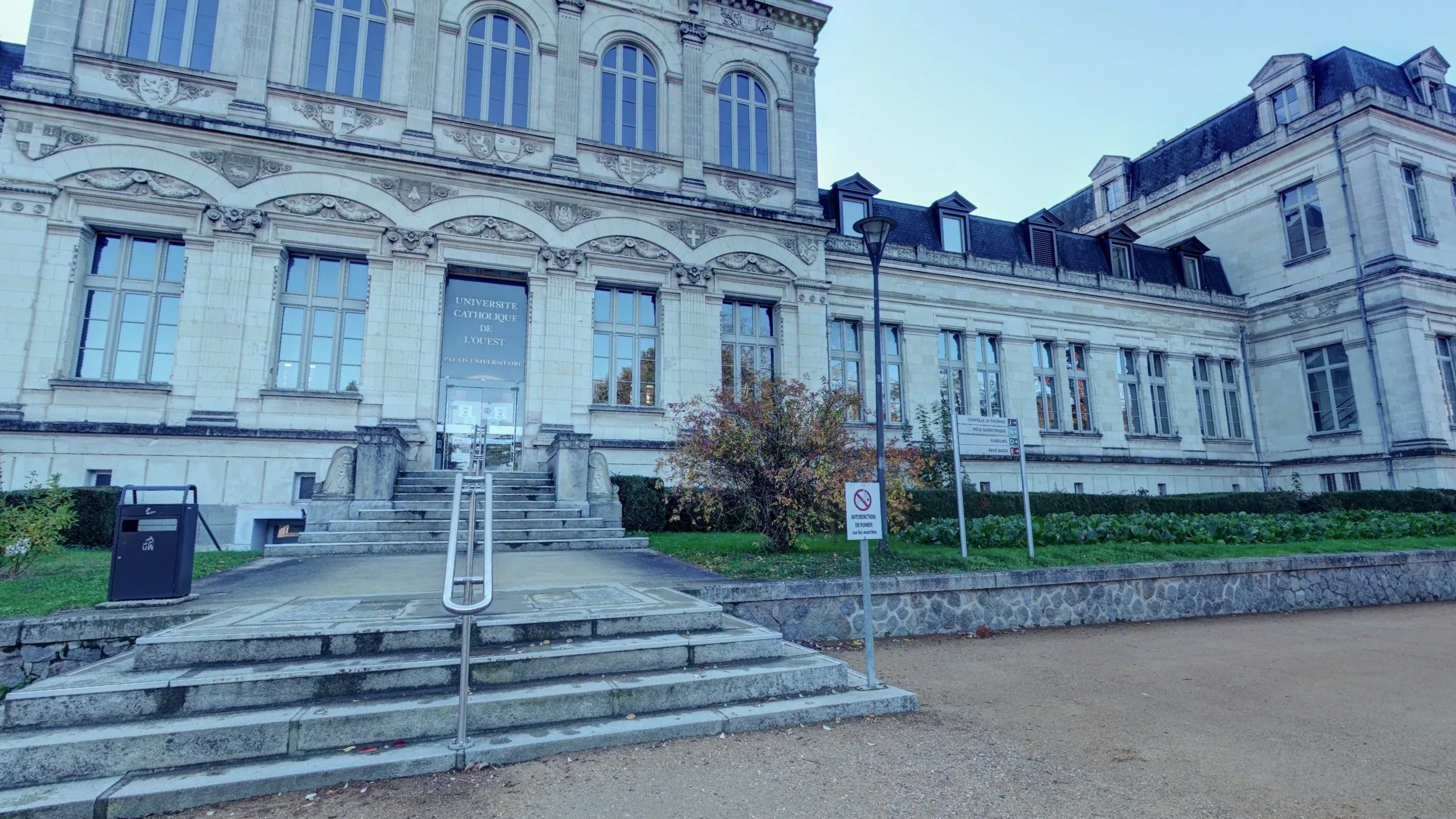 La façade du bâtiment principal de l'UCO Angers